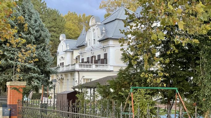 Hullám Villa