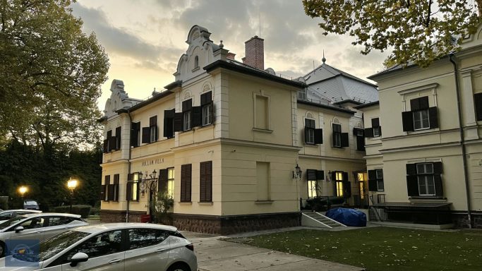 Hullám Villa