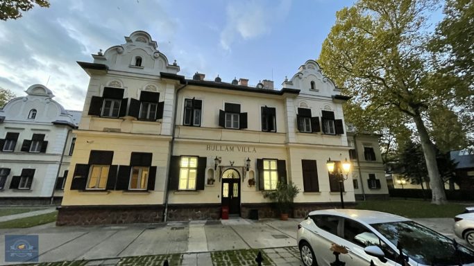 Hullám Villa